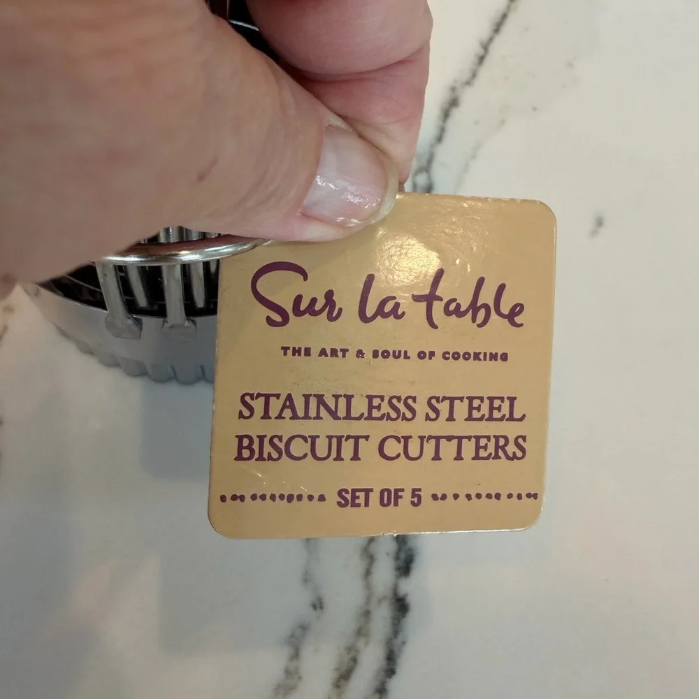 BUNDLE, NWT SUR LA TABLE 5 Pc.BISCUIT CUTTER SET and 14 ANN CLARK COOKIE CUTTERS